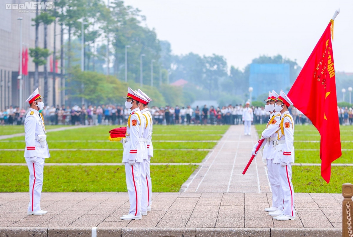 ba dinh square hosts flag raising ceremony to mark national day picture 3