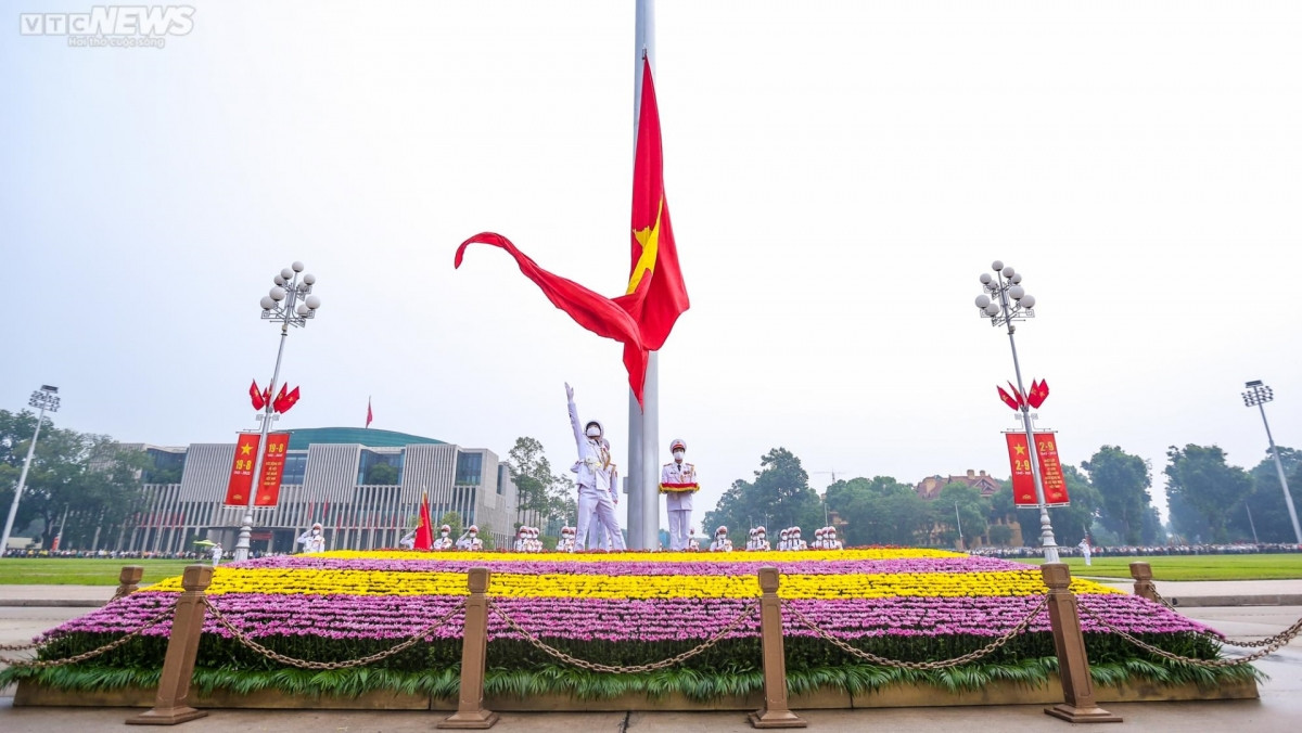 ba dinh square hosts flag raising ceremony to mark national day picture 8