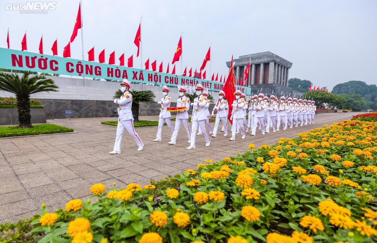 ba dinh square hosts flag raising ceremony to mark national day picture 12