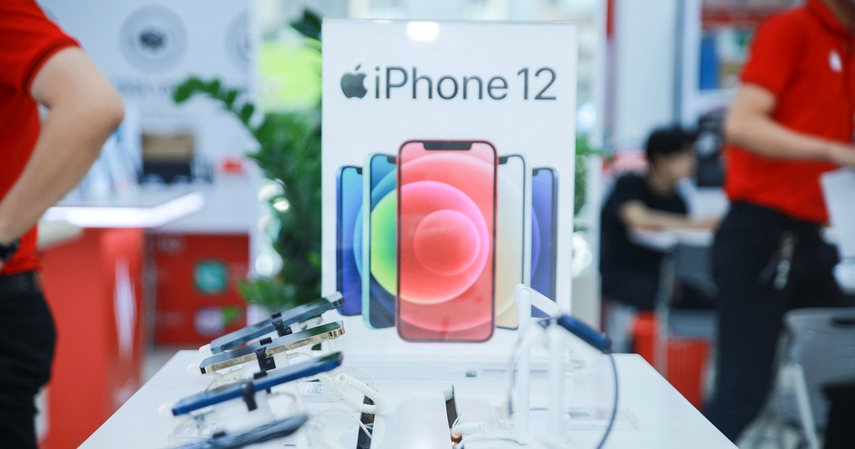 iPhone 11, iPhone 12 giảm giá xuống mức thấp nhất tại Việt Nam