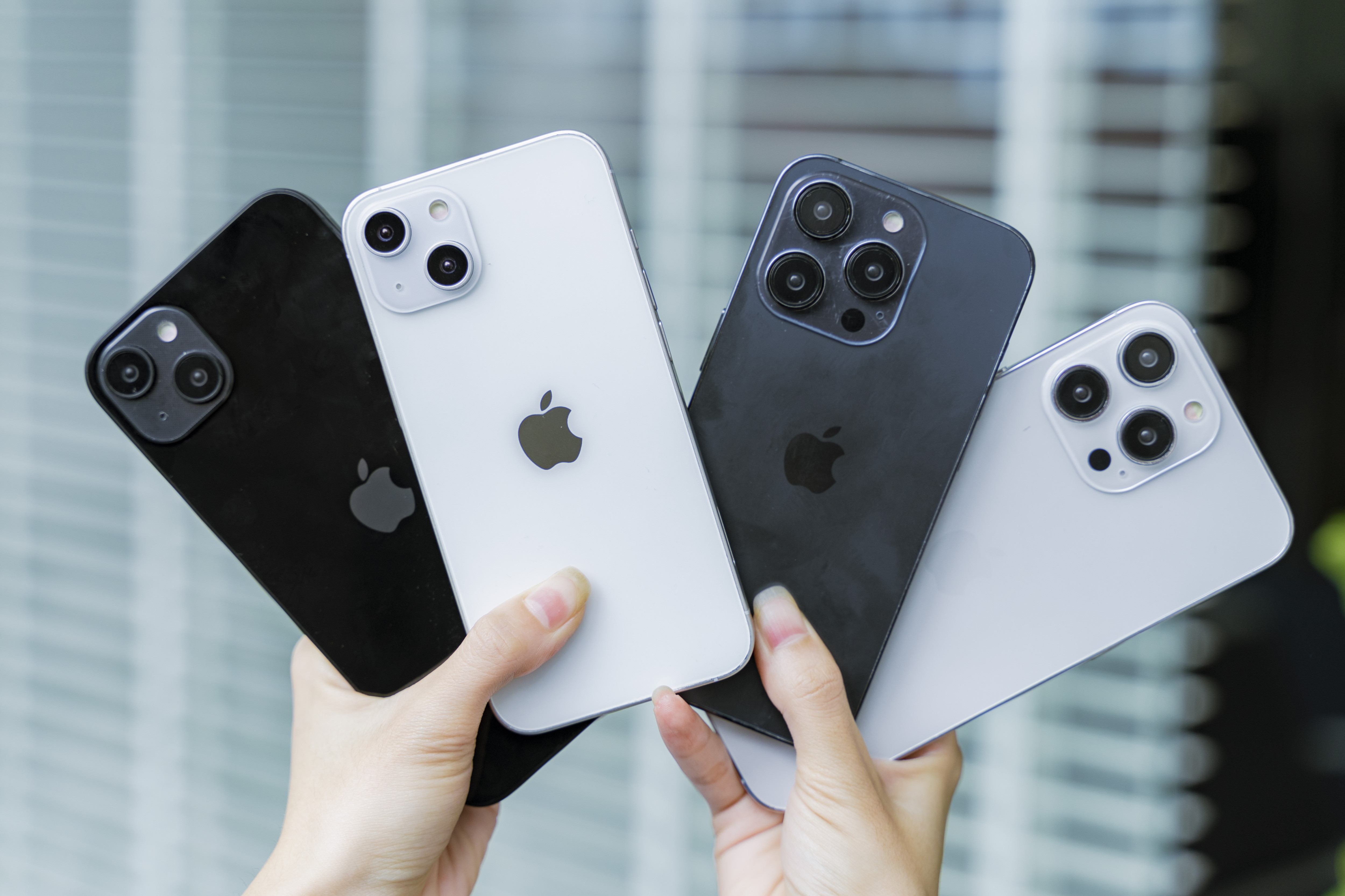 iPhone 11, iPhone 12 giảm giá xuống mức thấp nhất tại Việt Nam - 2