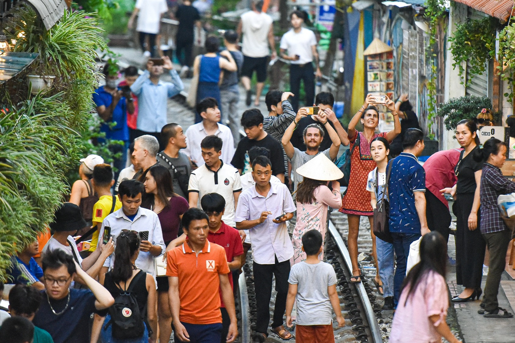 Hà Nội kỳ nghỉ 2/9: Phố đường tàu chật kín du khách, Hàng Mã người chen người