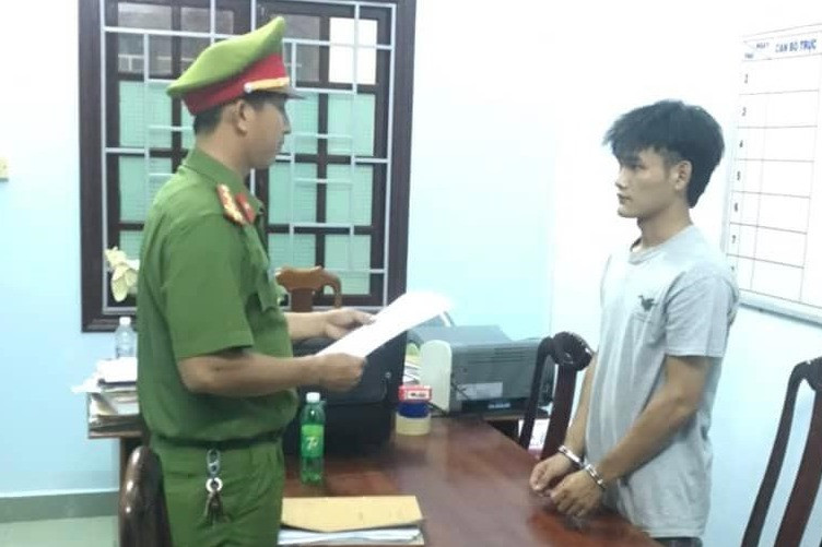 Khởi tố đối tượng mang theo cần sa tông CSGT bị thương