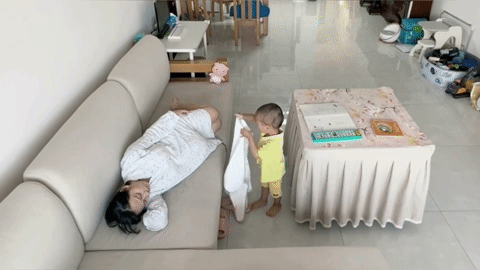 Hành động nhỏ của bé trai 2 tuổi gây sốt cộng đồng mạng