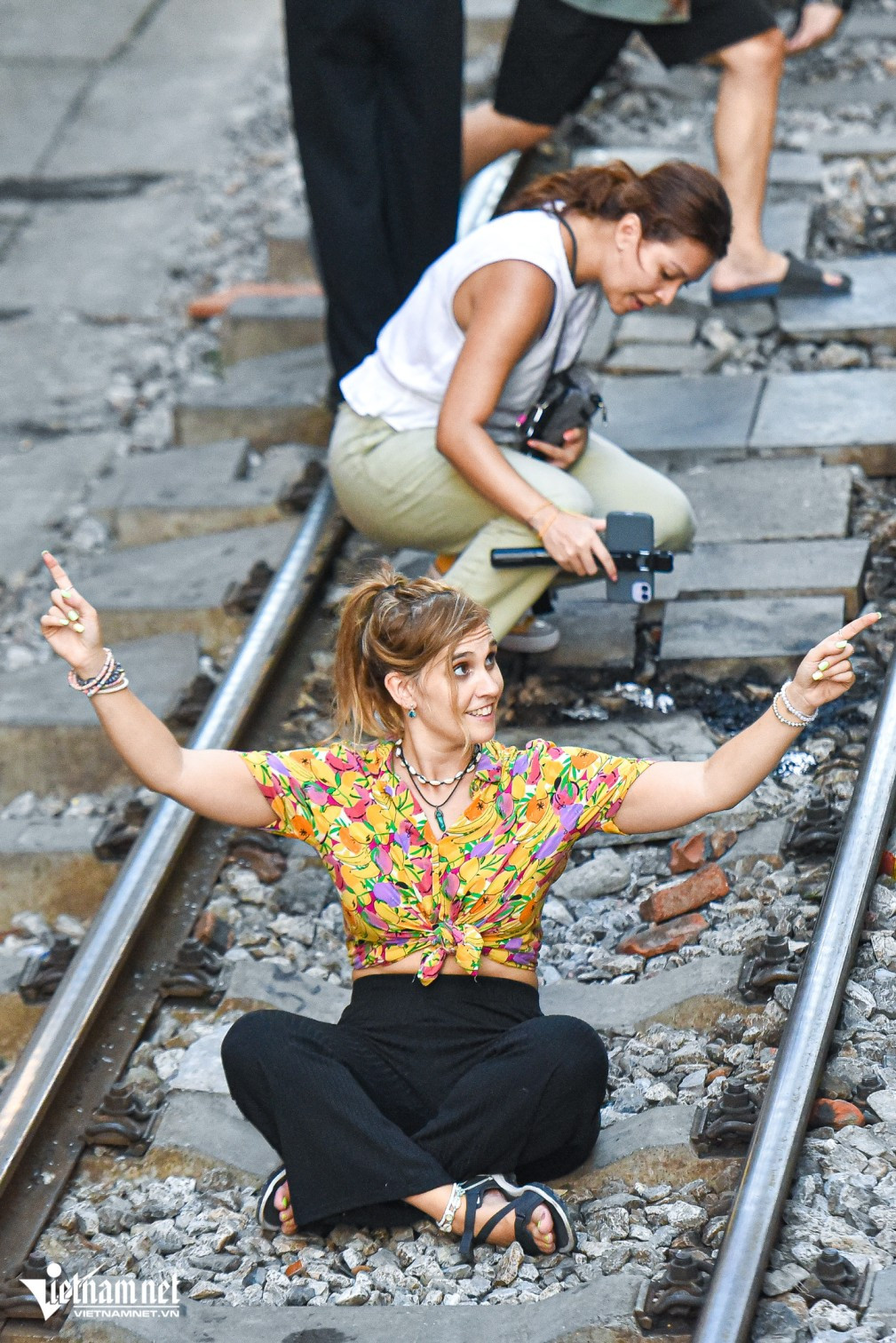 Hanoi's railway café street: Safety mustn’t be exchanged for economic benefit