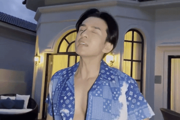 Đan Trường trẻ trung, ngực trần lấp ló hát 'Tình xa'