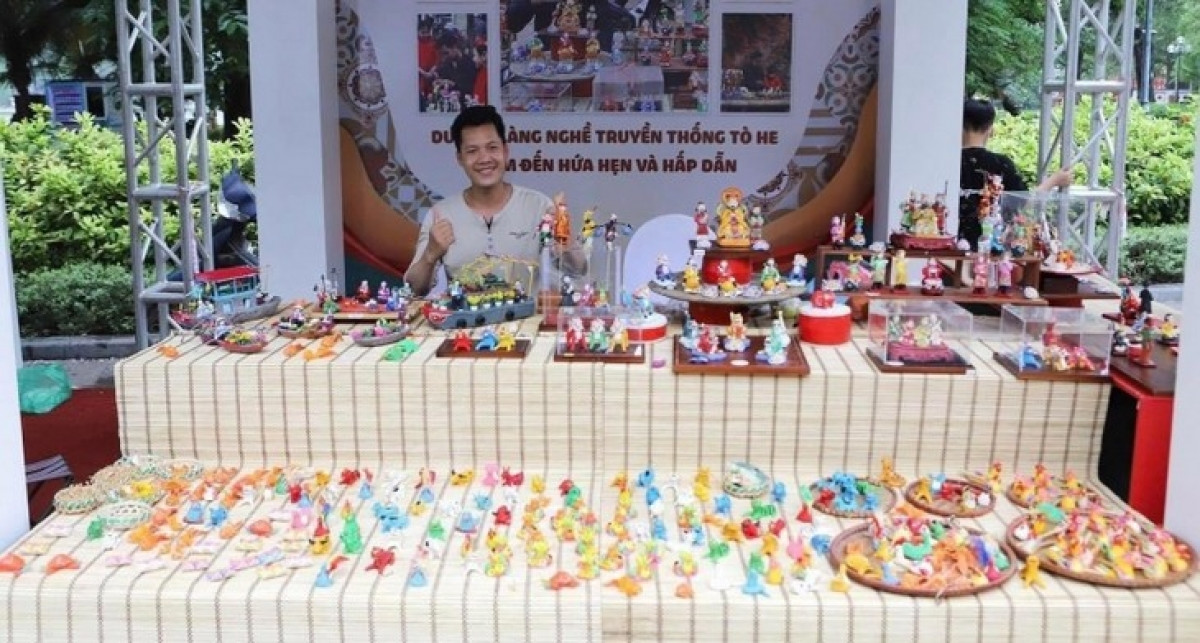 hanoi artisan preserves the art of making toy figurines picture 1
