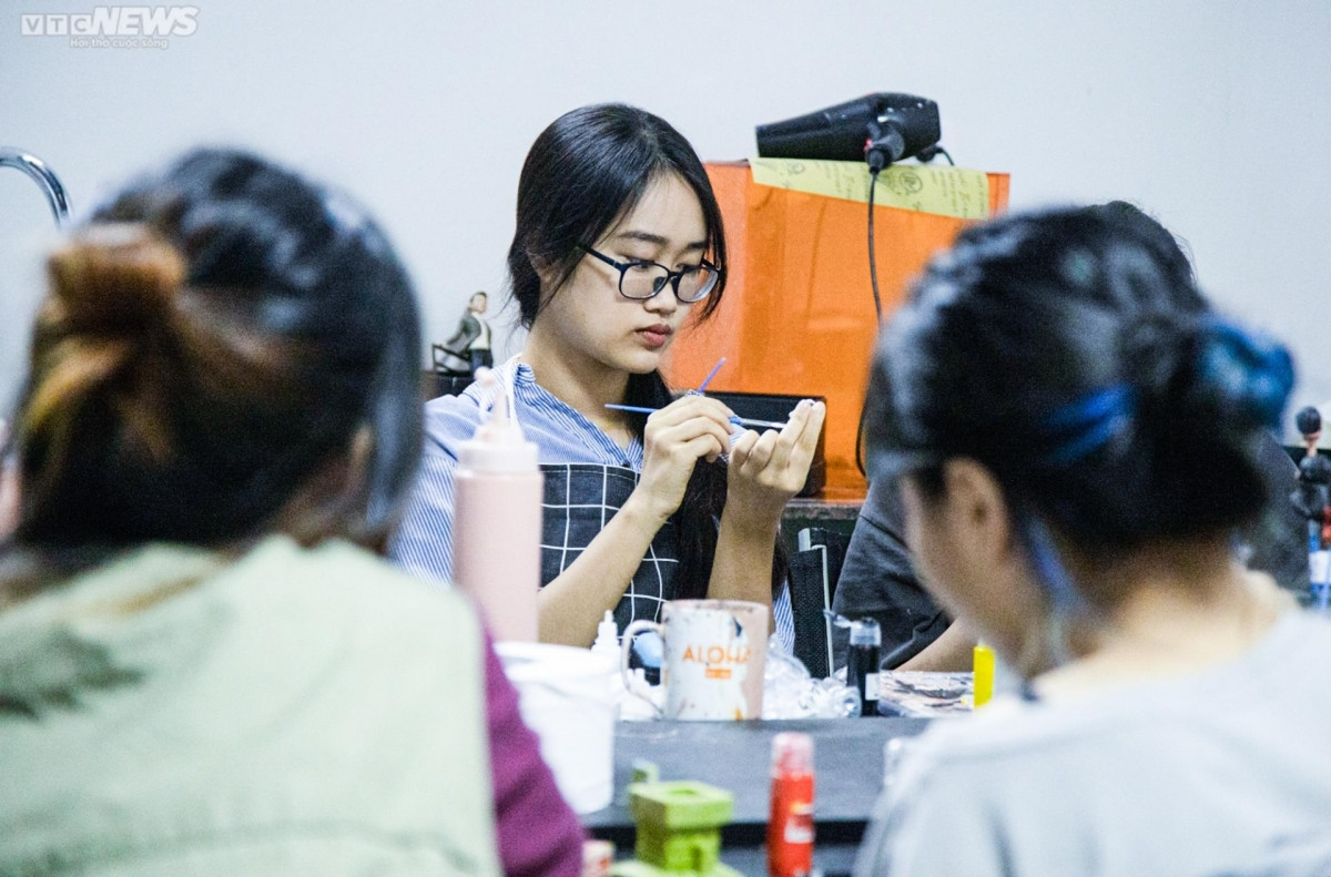 mini human figurines prove popular among consumers picture 6