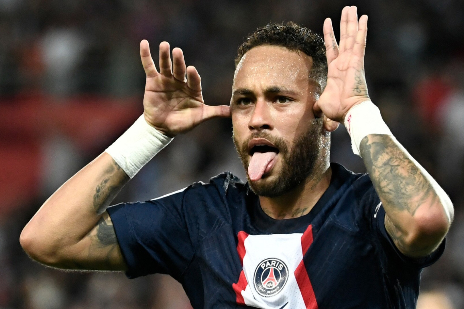 MU muốn có Neymar, PSG mua Rafael Leao