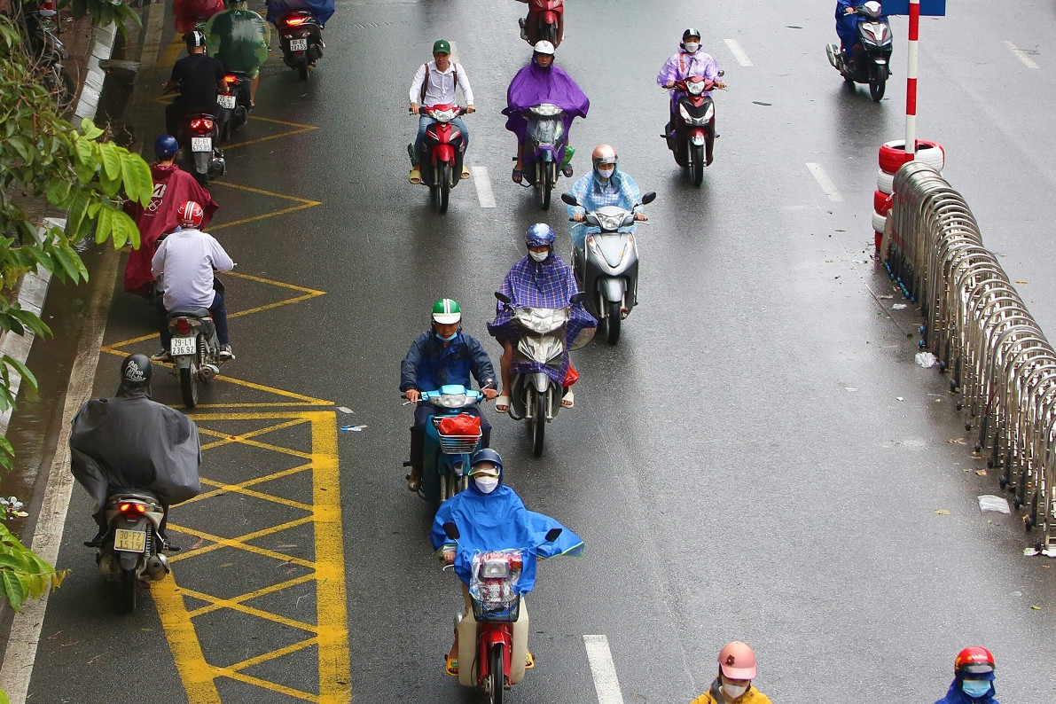 Đường Nguyễn Trãi sau một tháng tách làn ô tô, xe máy