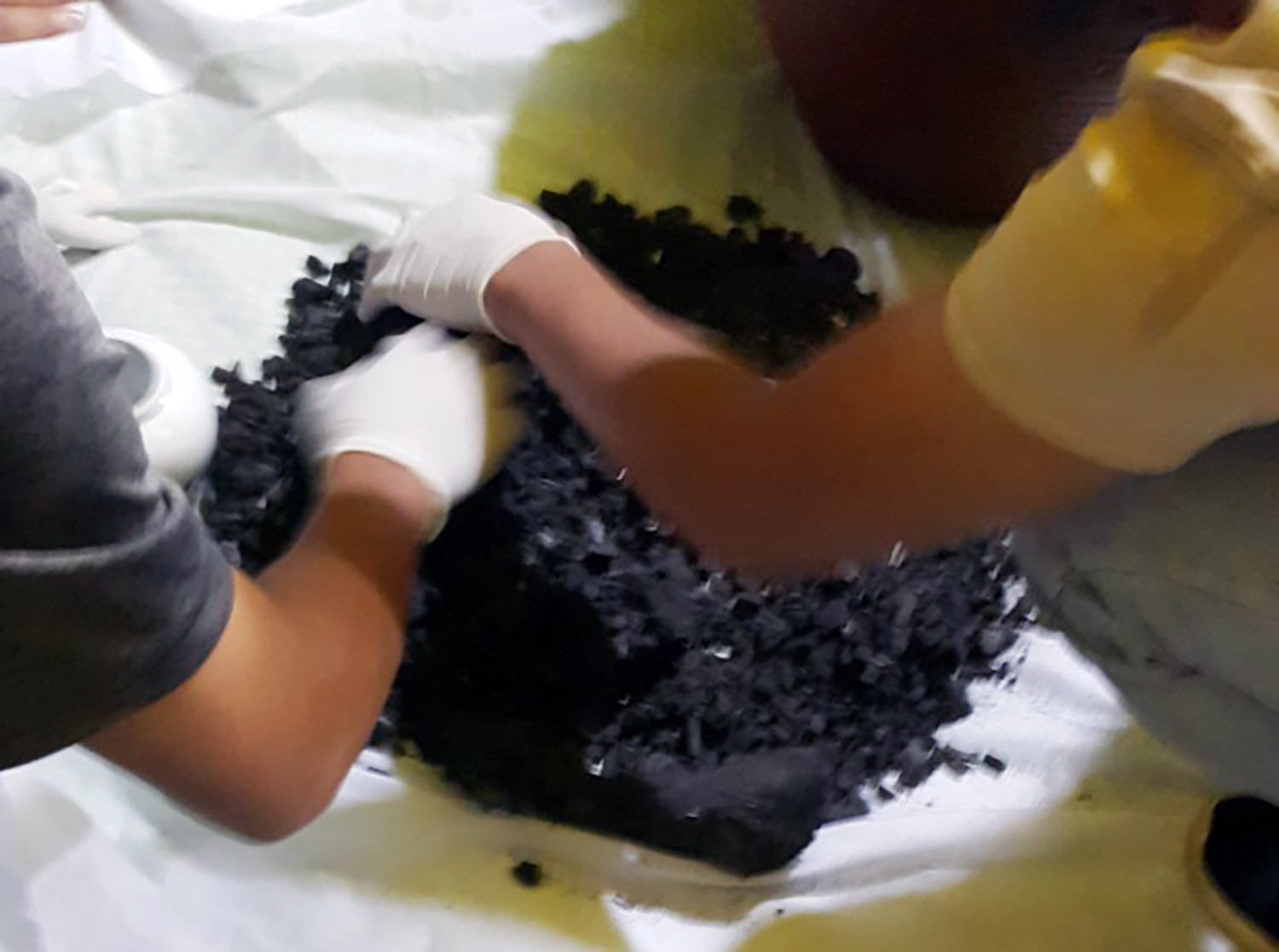 Khởi tố vụ án bé trai bị thiêu rồi đưa tro cốt cho gia đình