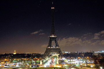 Paris tắt đèn sớm hàng loạt danh thắng vì khủng hoảng năng lượng