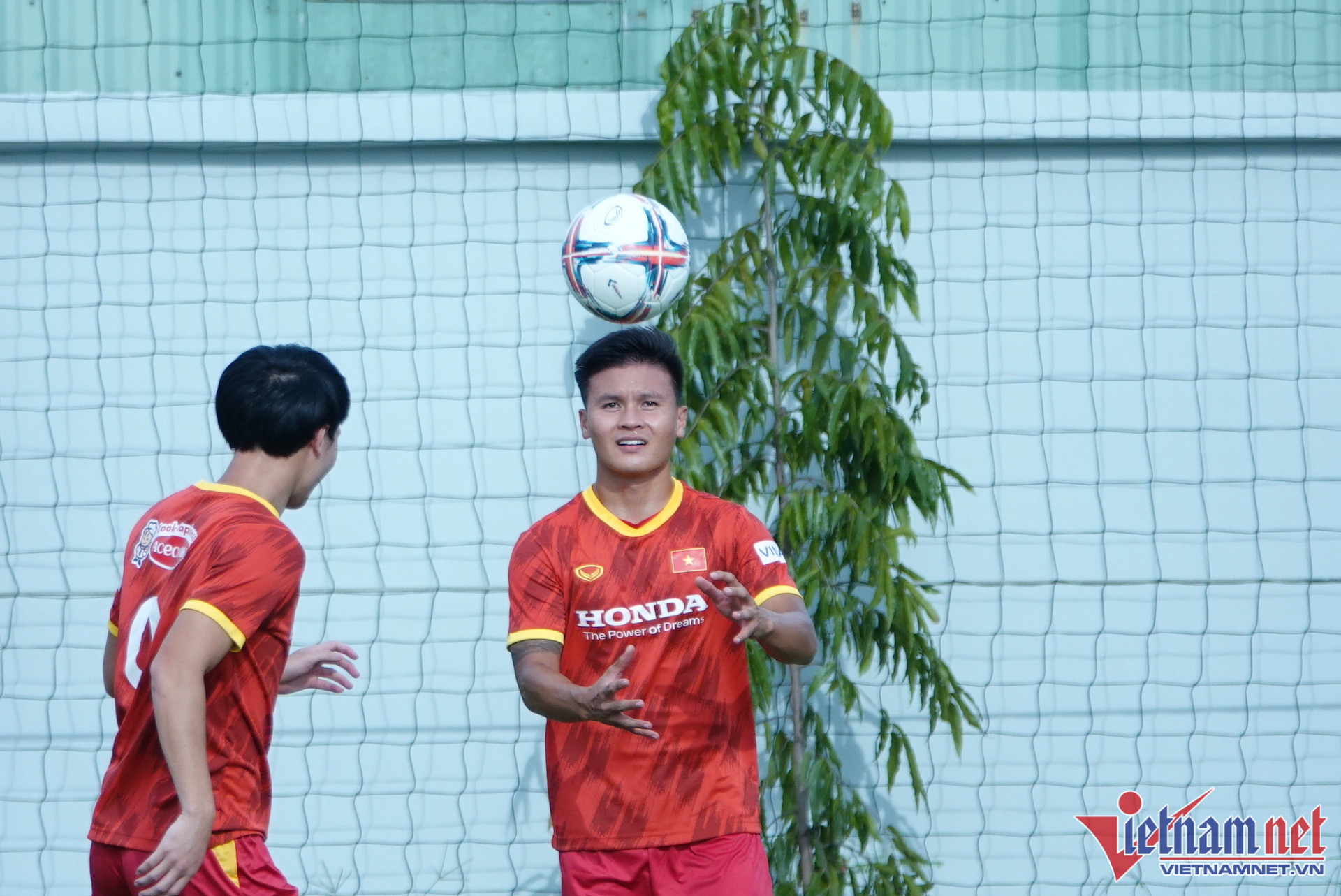 Dù vậy, tiền vệ của tuyển Việt Nam vẫn tỏ ra chuyên nghiệp trong việc chuẩn bị cho các trận đấu giao hữu sắp tới với tuyển Singapore (21/9) và Ấn Độ (27/9).