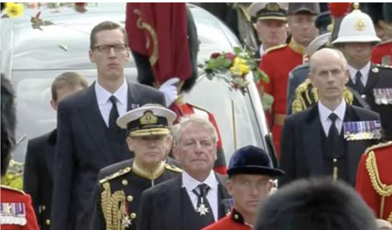 Nhân vật bí ẩn thu hút sự chú ý trong tang lễ Nữ hoàng Elizabeth II