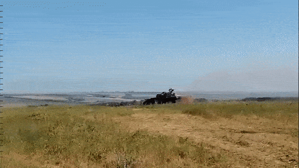 Xe tăng T-72 của Nga đứng vững dù trúng trực diện tên lửa của Ukraine