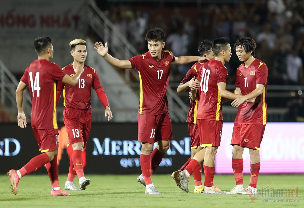 Video bàn thắng Việt Nam 4-0 Singapore: Chiến thắng tưng bừng