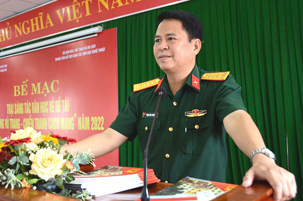 Đánh thức văn học Cửu Long