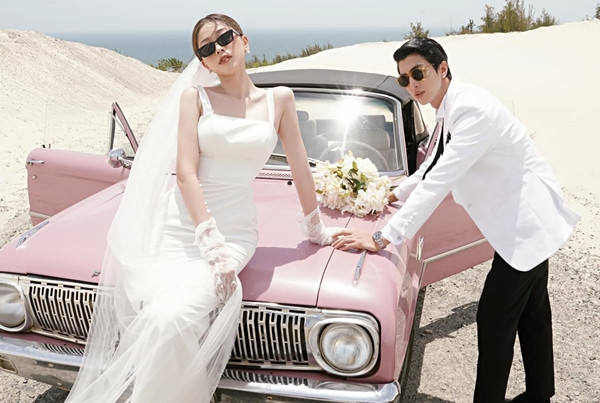Bình An - Phương Nga tung ảnh cưới lãng mạn bên xe mui trần