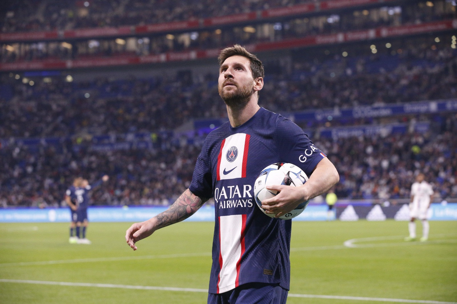 Lionel Messi PSG: Chính thức ra mắt PSG, Lionel Messi đã trở thành niềm tự hào của cả đội. Hãy xem những bức ảnh đầu tiên của Messi trong màu áo PSG và cảm nhận sự thích thú của người hâm mộ trên toàn thế giới.