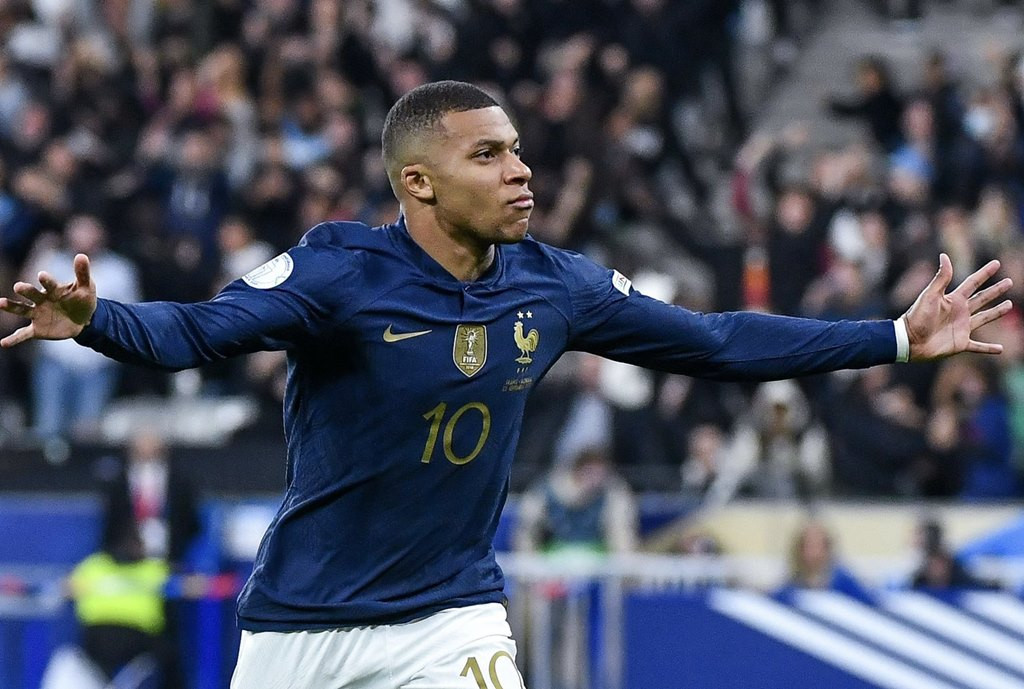 Mbappe không ngại bị chê bai, so sánh chơi cùng Messi và Neymar