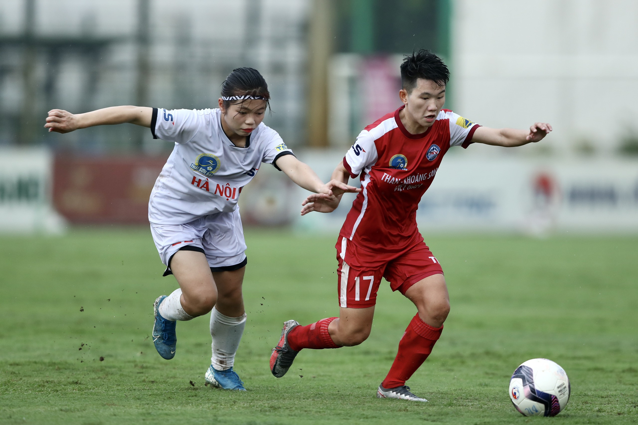 Giải bóng đá Nữ VĐQG: Than KSVN giành ngôi đầu bảng