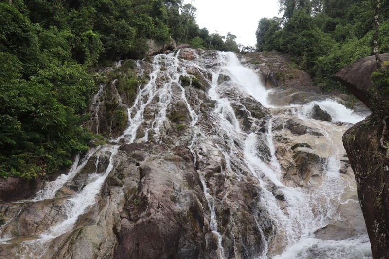 Thanh Hoa’s waterfall listed among top seven most magical in Vietnam ảnh 1