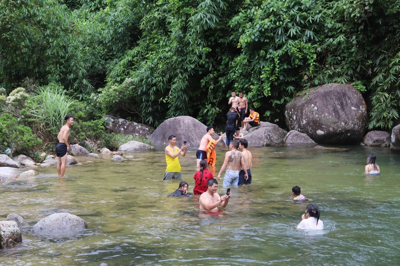 Thanh Hoa’s waterfall listed among top seven most magical in Vietnam ảnh 2