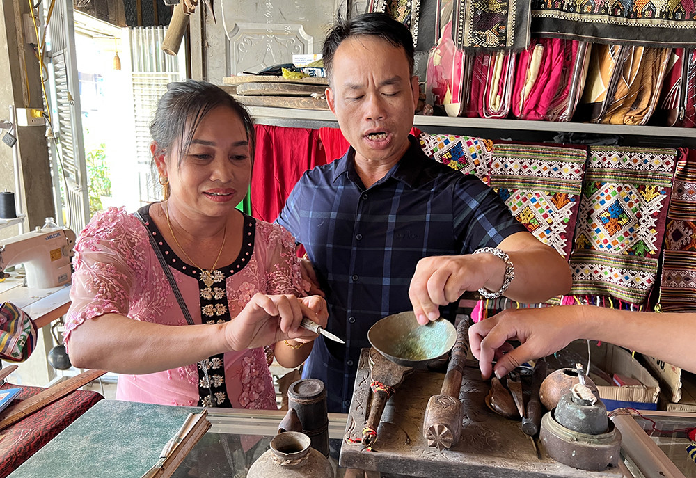 Những đồ vật đặc sắc của người Thái hút khách du lịch ở Nghệ An