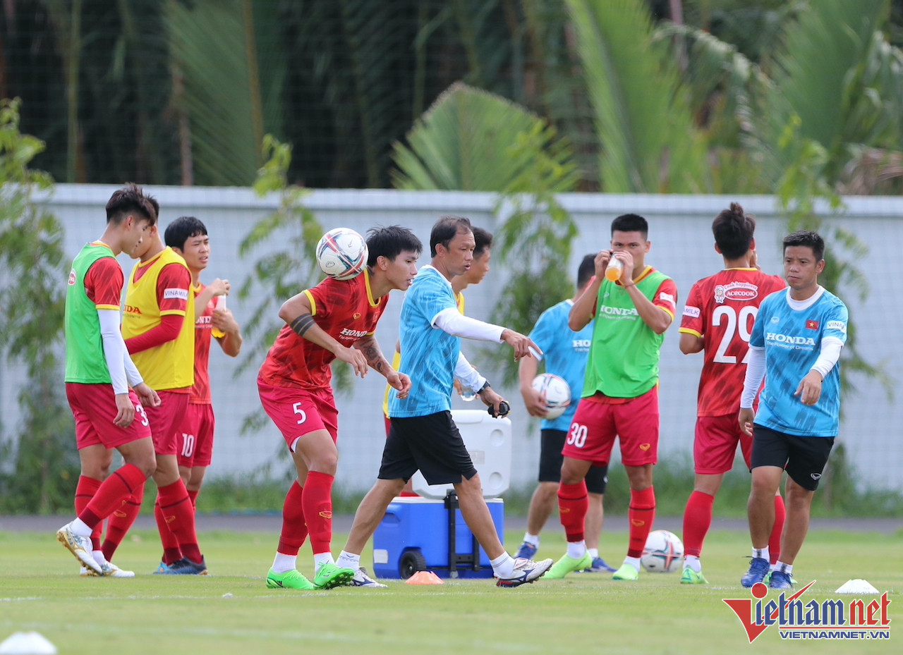 Các chiến binh áo đỏ rất thoải mái sau chiến thắng trước Singapore ít ngày trước