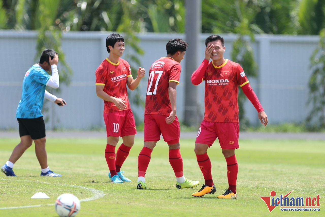 Văn Thanh trở lại, tuyển Việt Nam hứng khởi đội nắng rèn quân