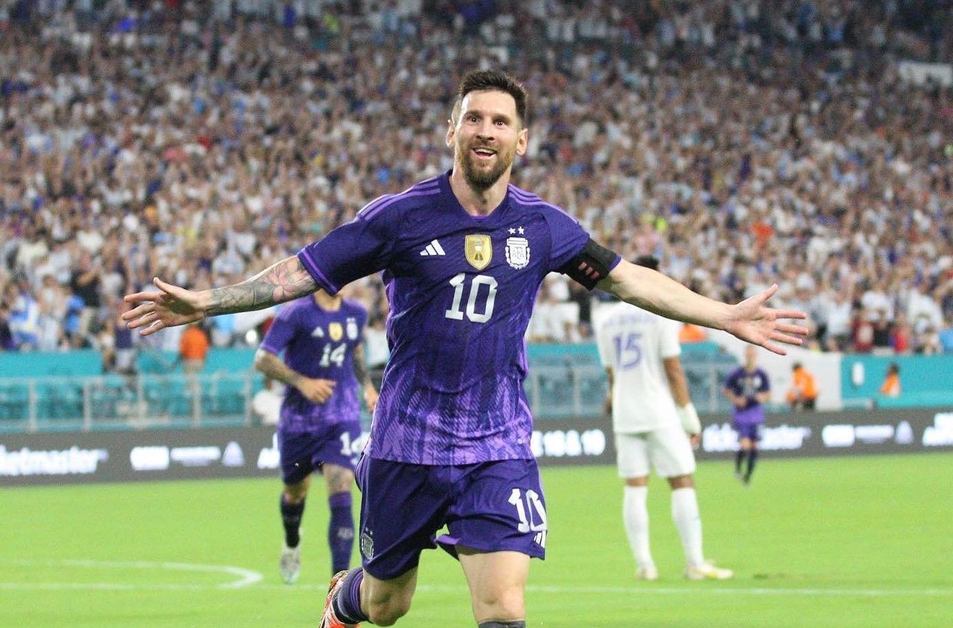 Messi bùng nổ, Argentina thắng trận '3 sao'