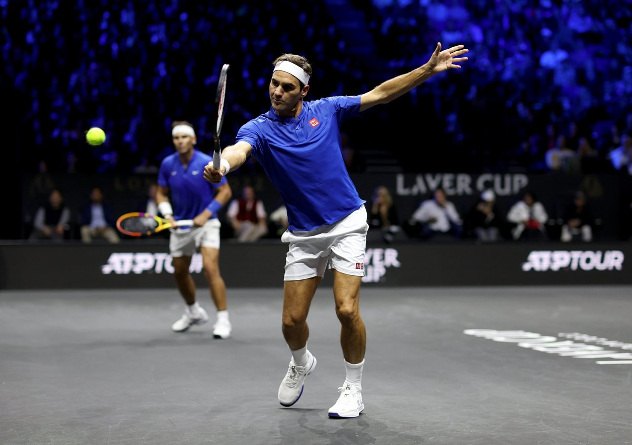 Roger Federer khóc nức nở ngày giã từ sự nghiệp