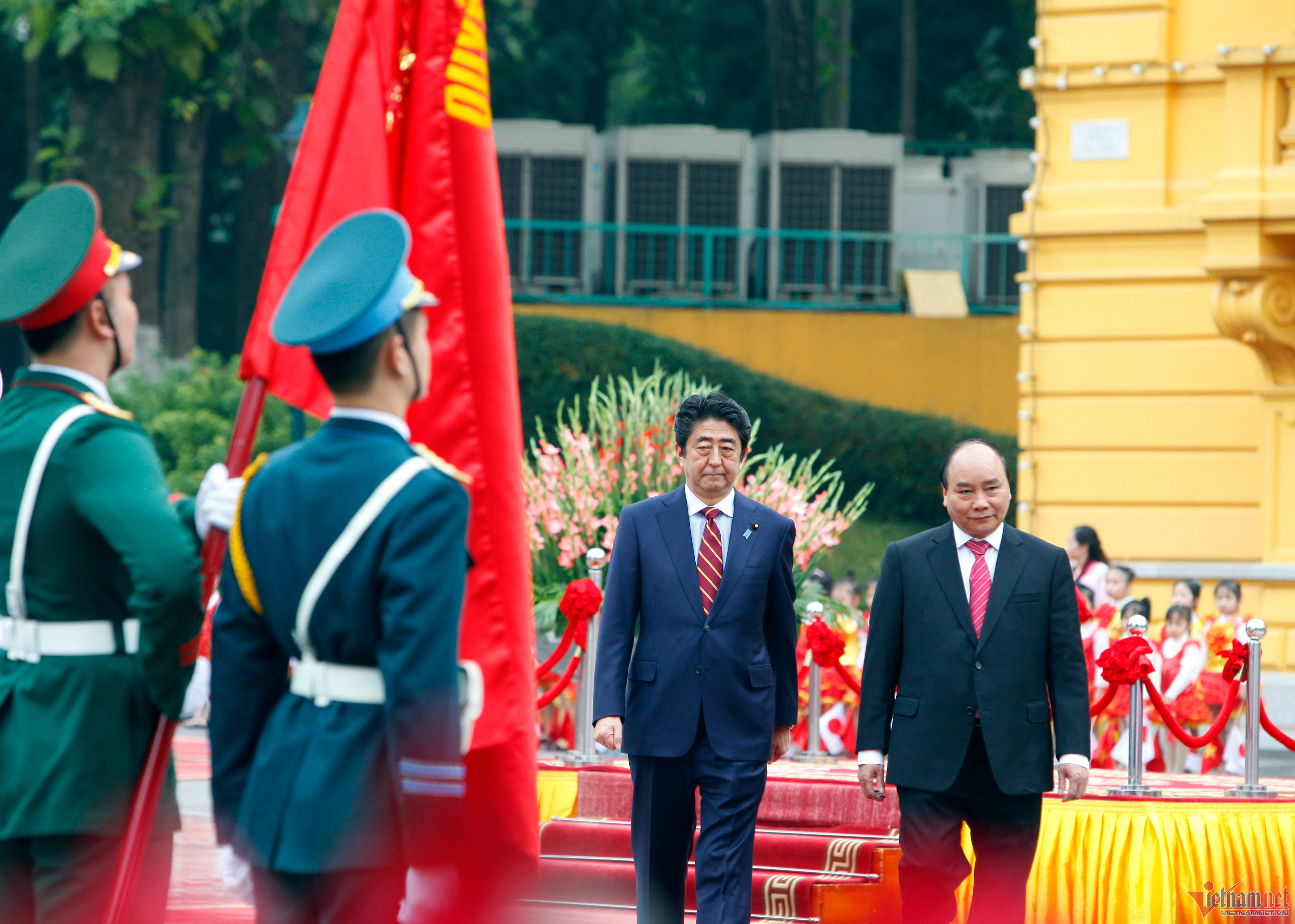 Hình ảnh 4 lần 'người bạn lớn' Abe Shinzo thăm Việt Nam
