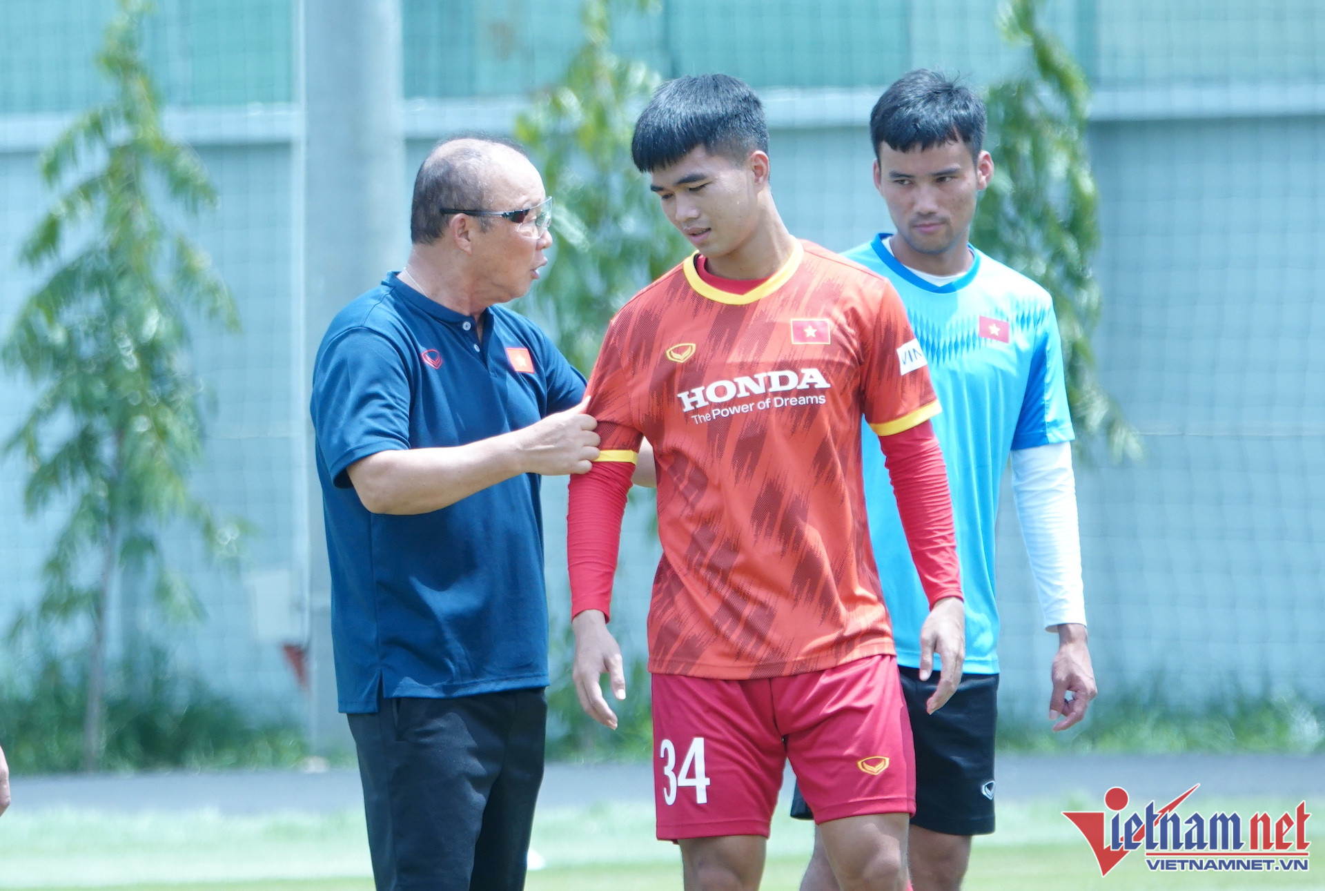 Thầy Park nổi cáu trên sân tập trước trận gặp Ấn Độ