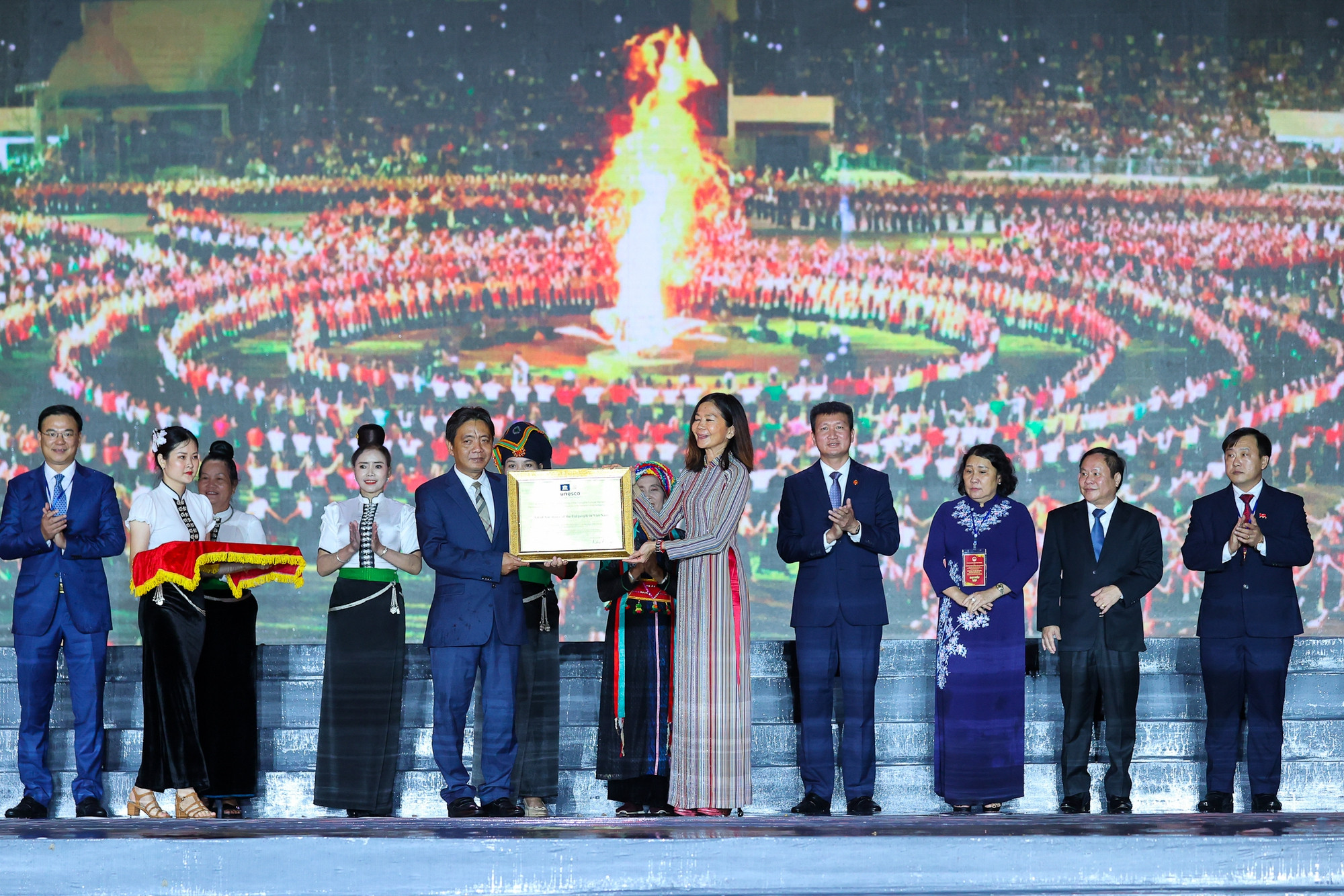 Bảo vệ và phát huy kho tàng di sản văn hóa dân tộc, để nền văn hiến Việt Nam rạng danh muôn thuở* - Ảnh 3.