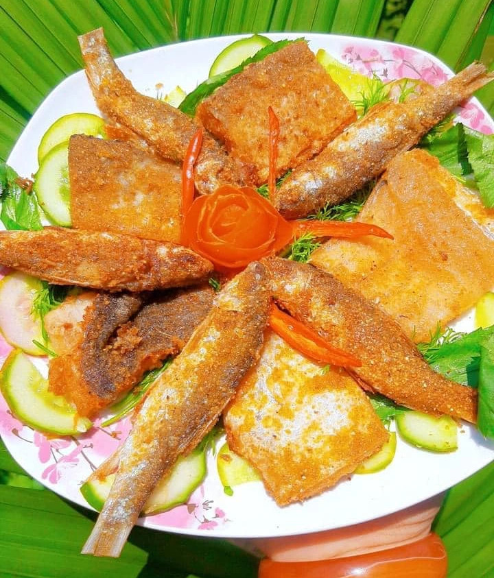 Độc lạ món cá sống ủ chua thành đặc sản, chờ vài tháng mới ra lò - 1