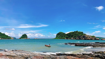 The “seven-star” islands in Quang Ninh
