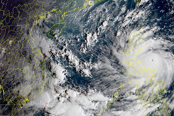 Bão Noru mạnh thành siêu bão, áp sát Biển Đông