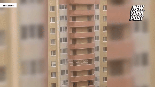 Thót tim hàng xóm cứu mạng chàng trai định nhảy từ tầng 11 xuống - 1