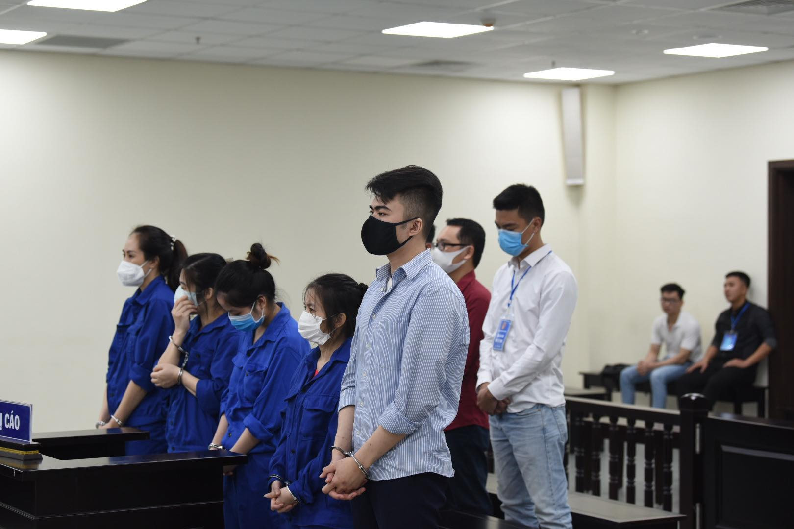 Nghe cuộc điện thoại lạ, người phụ nữ ở Hà Nội bị lừa hơn 11 tỷ đồng và cái kết