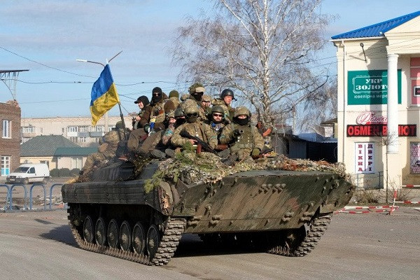 Ukraine chuyển mục tiêu xuống phía Nam, nổ súng tại văn phòng tuyển quân Nga