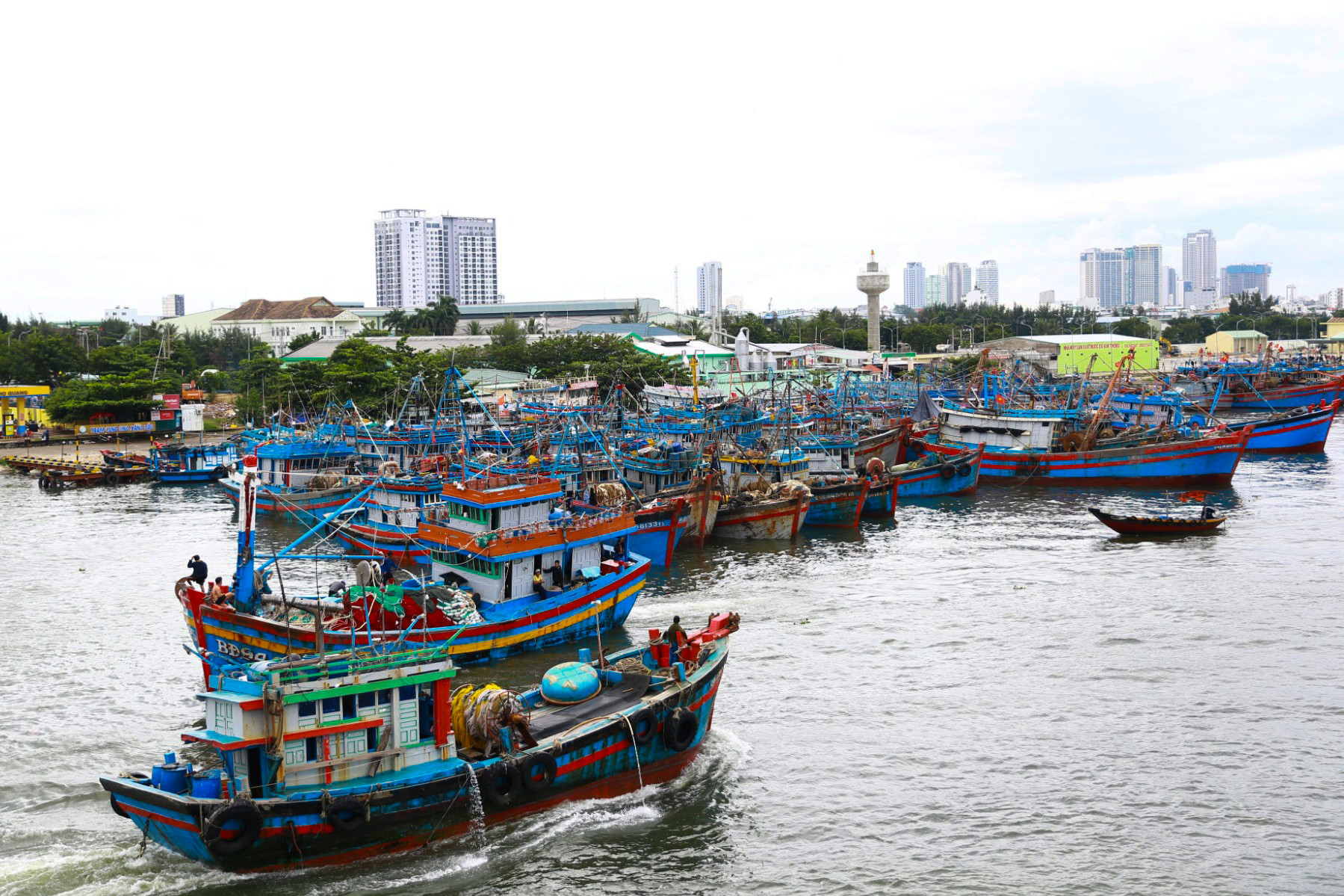 Bão vào biển Đông, hơn 2.500 ngư dân Quảng Nam còn ở ngoài khơi