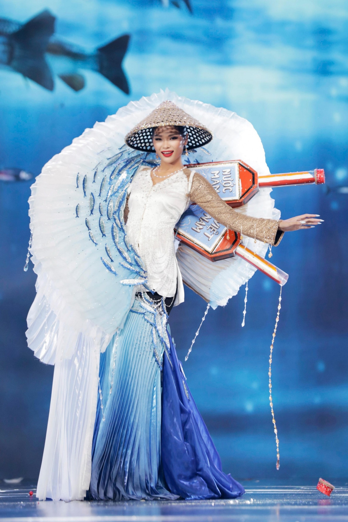beauties wow in traditional costume contest at miss grand vietnam picture 10