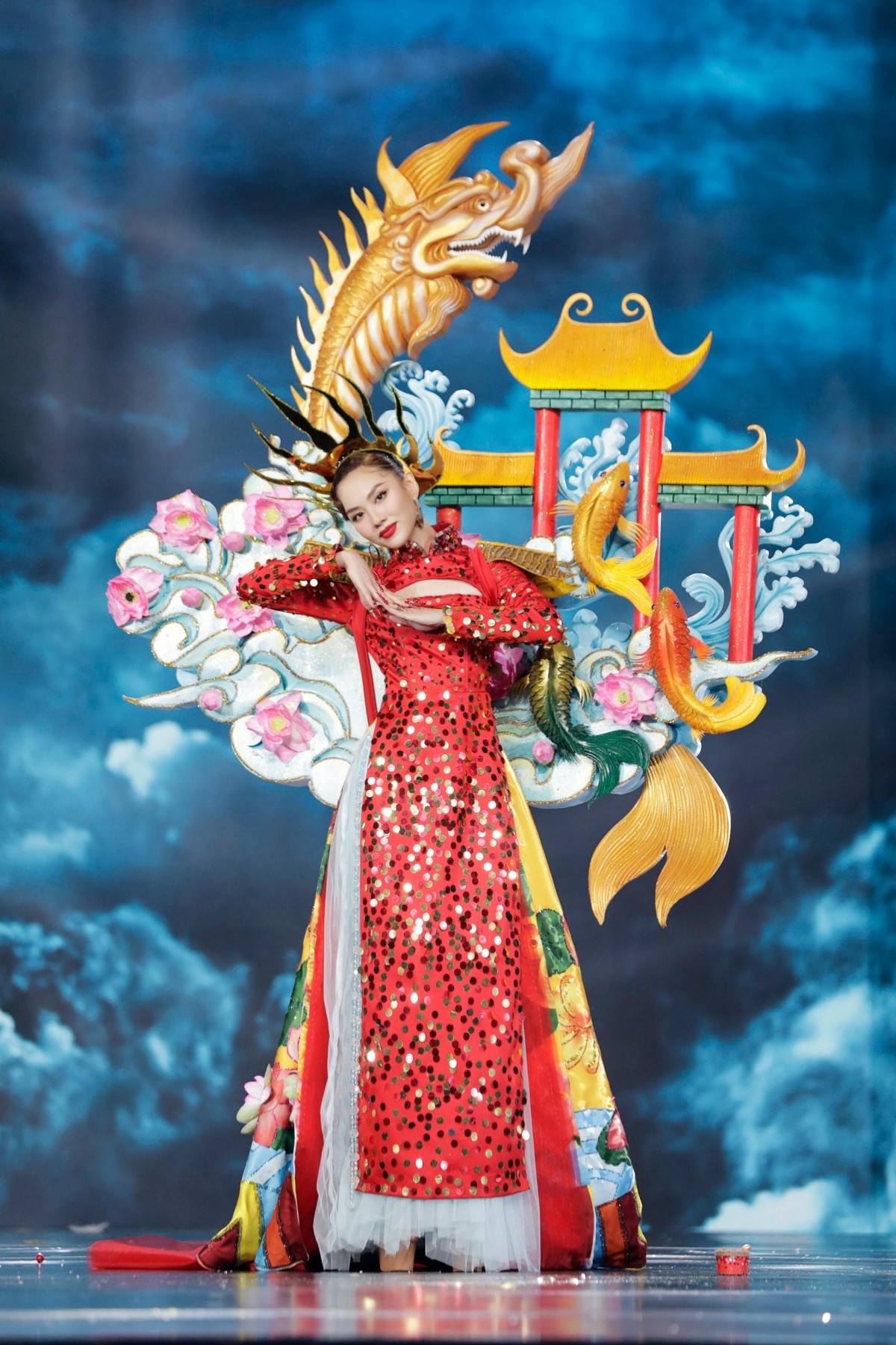 beauties wow in traditional costume contest at miss grand vietnam picture 13