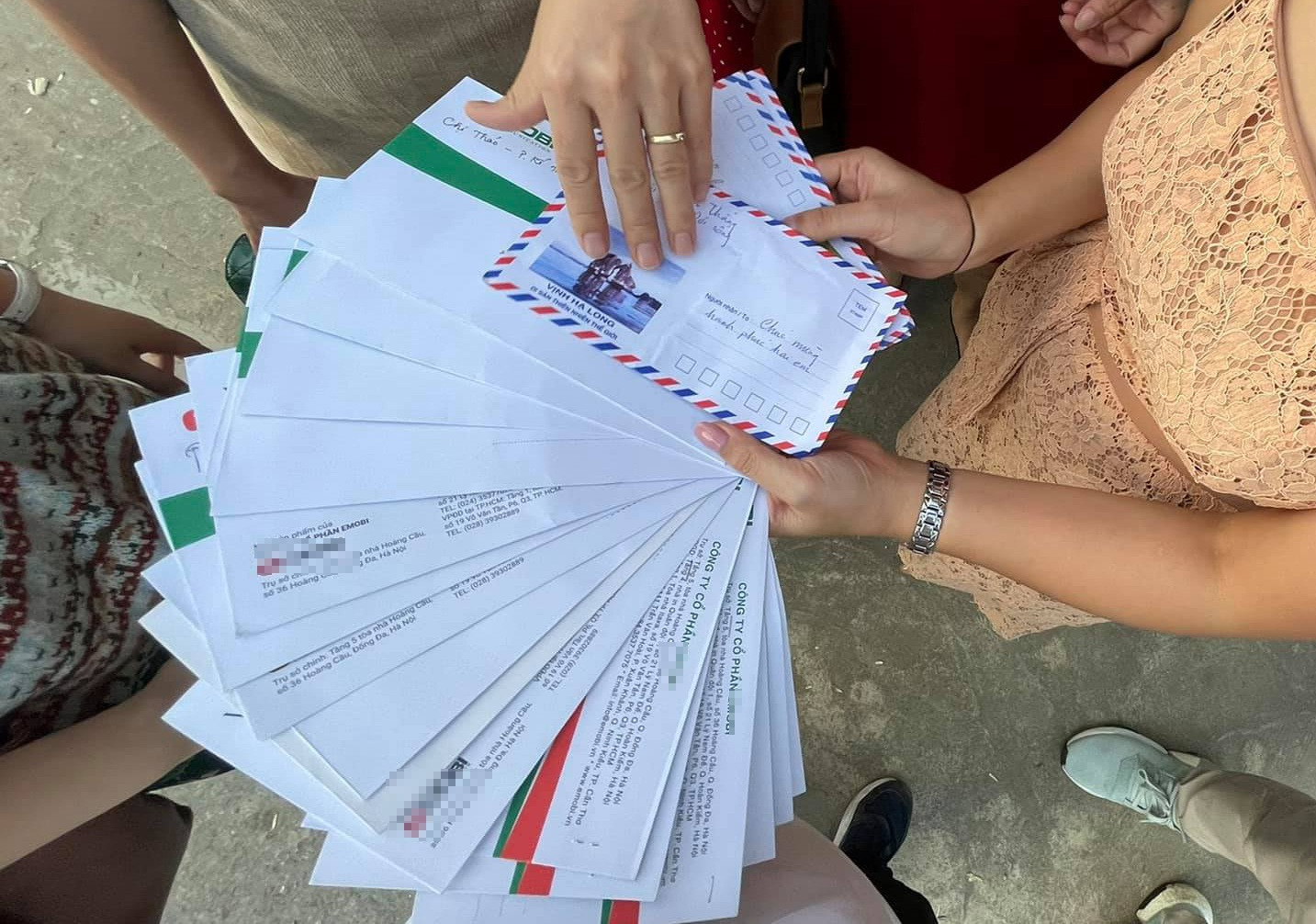 Bi hài mừng cưới: Tự trừ tiền cỗ, mừng tiền không tính trượt giá - 1