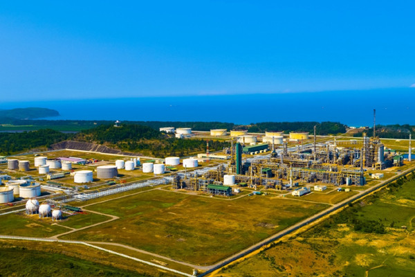Nhà máy lọc dầu Dung Quất - ‘điểm sáng’ phát triển công nghiệp tỉnh Quảng Ngãi