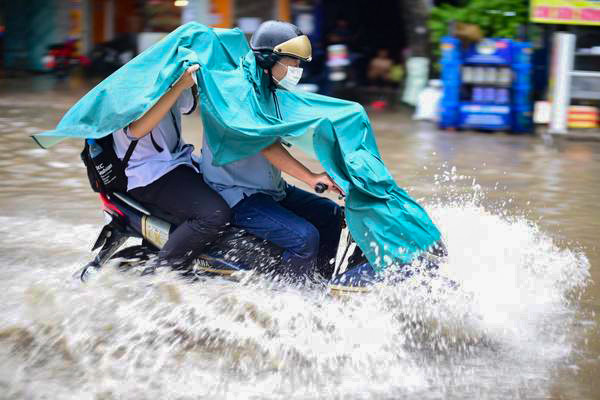 TP.HCM có nguy cơ ngập nặng vì triều cường và mưa lớn do bão Noru