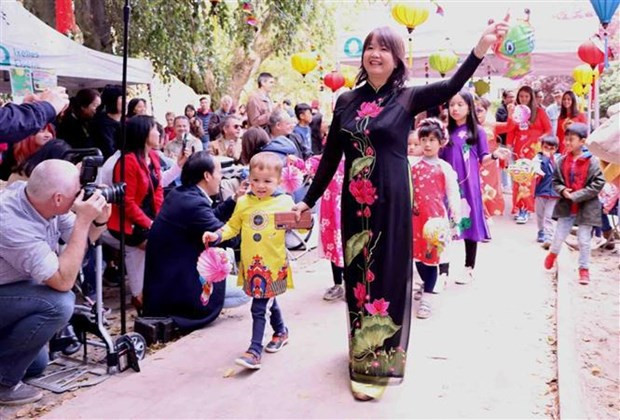 Vietnamese family festival held in Belgium hinh anh 1