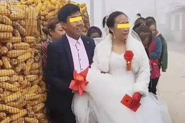 Chàng trai nghèo chi gần 700 triệu để cưới mẹ đơn thân lớn hơn 10 tuổi