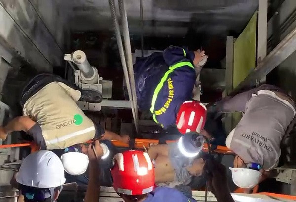 Dọn công trình, nam công nhân rơi xuống hầm sâu gần 7m